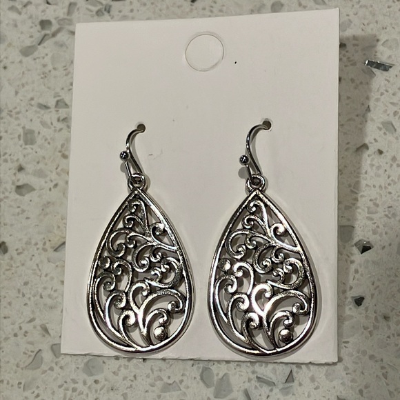 Jewelry - NWT Fashion Jewelry Vintage Teardrop Earrings